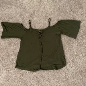 Off shoulder loose shirt